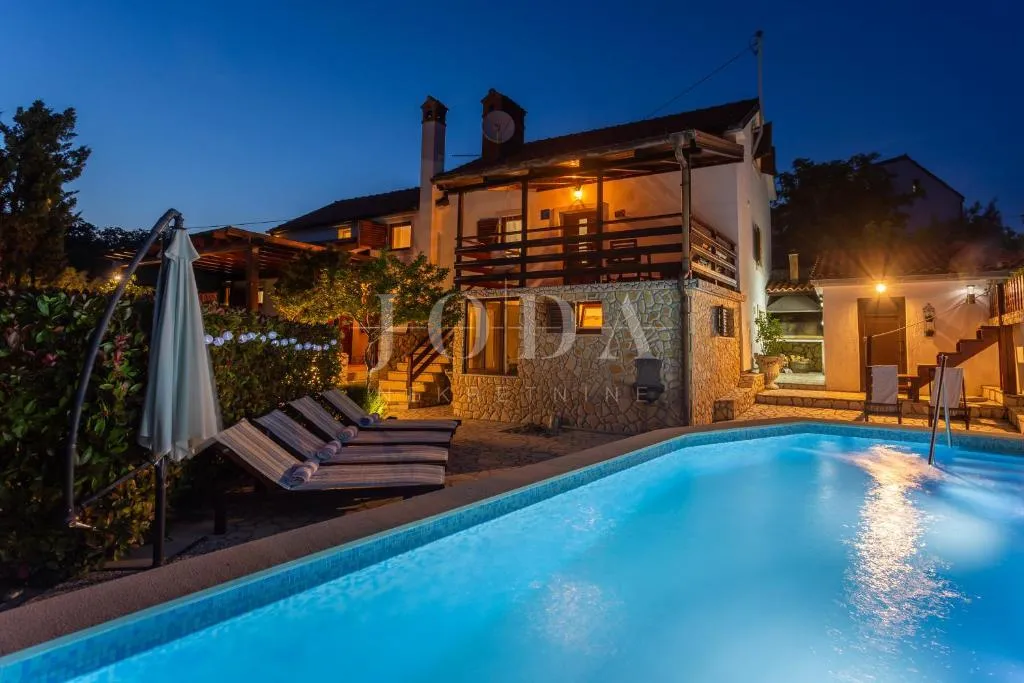 samostojeća kuća sa bazenom na otoku krku - slika 35