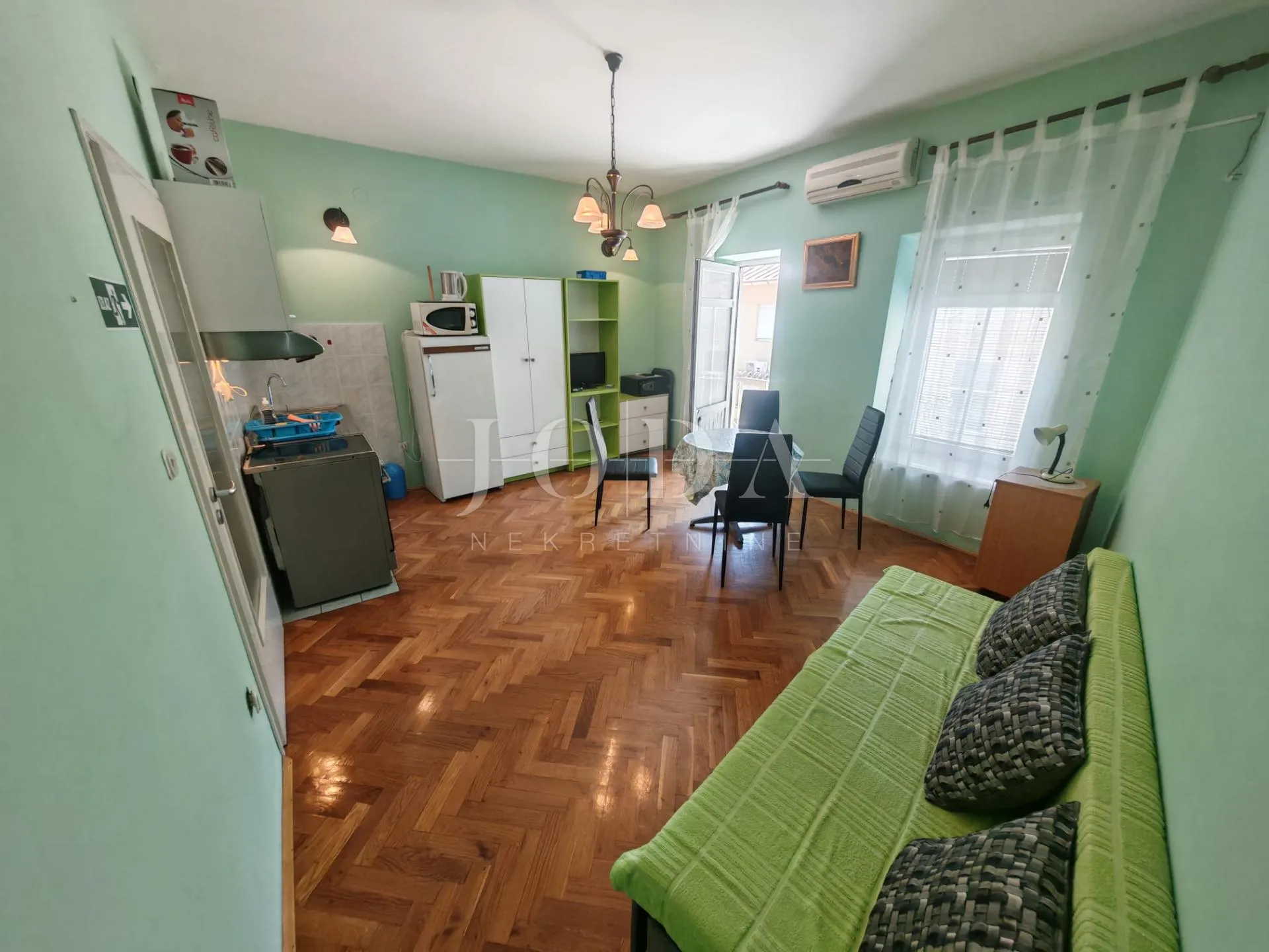 stan u centru 100m od plaže - slika 2
