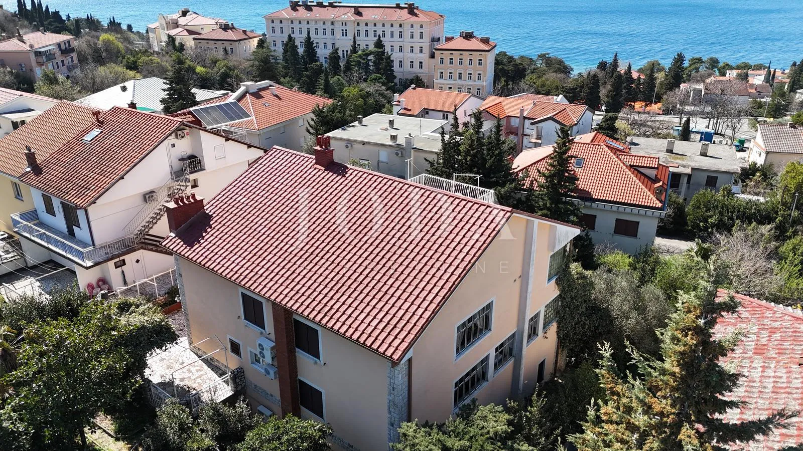 prostrana kuća u crikvenici – idealna investicija za turizam - slika 2