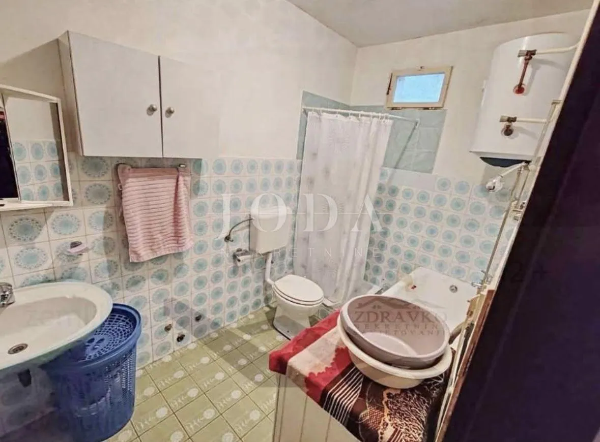 barban, kuća s velikom okućnicom i pomoćnom zgradom - slika 8
