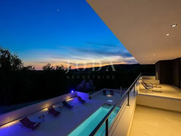 grožnjan, zadivljujuća luksuzna dizajnerska villa - slika 52