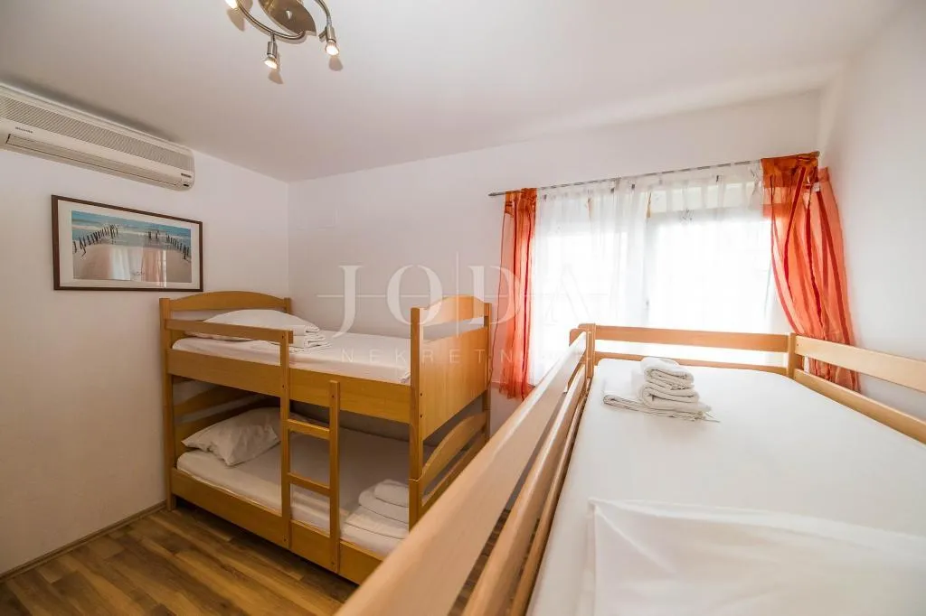 dramalj-kuca sa 7 apartmana - slika 14