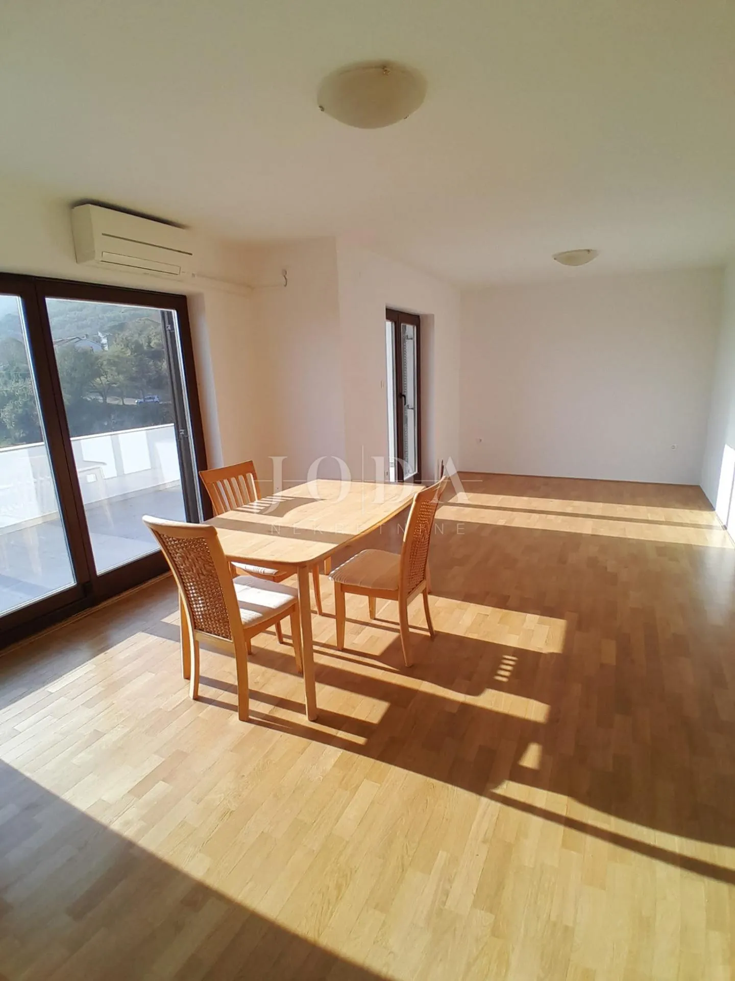 apartman sa bazenom - slika 22