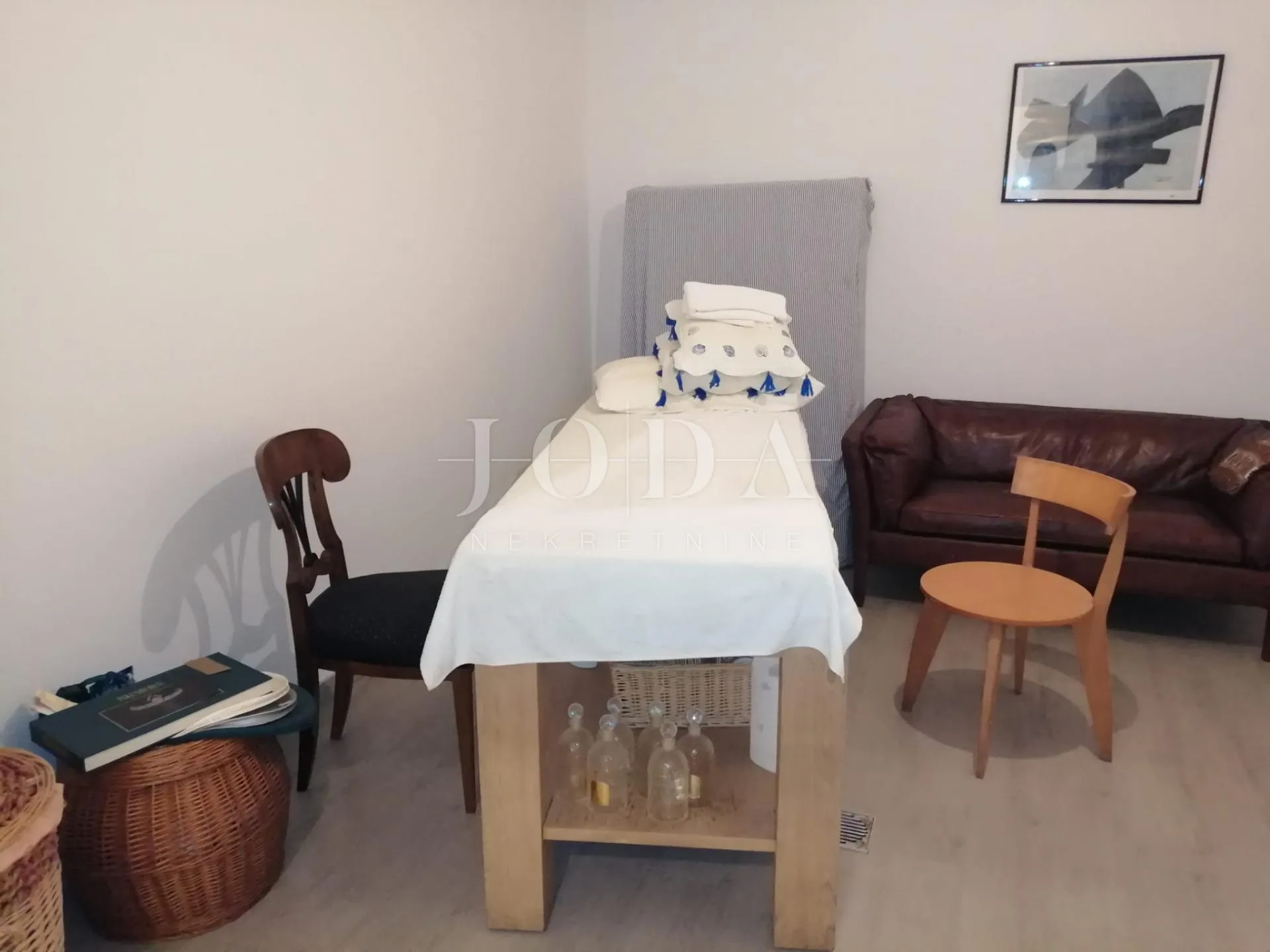 2 vile s bazenom + poslovni prostor na jednoj parceli od 2.700 m2 - slika 75