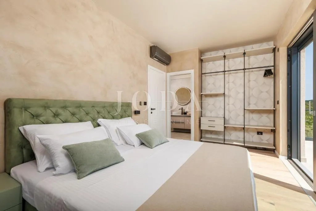 labin, okolica, moderna villa s bazenom i privatnim wellnessom - slika 39