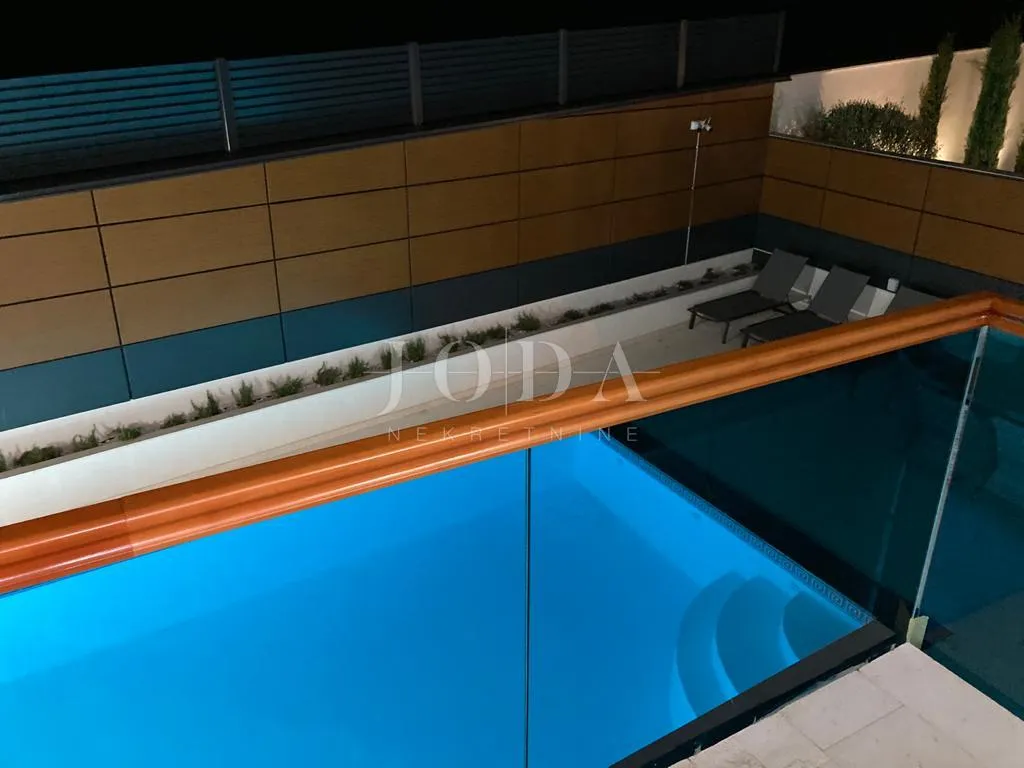 crikvenica kuća novogradnja sa 4 garaže - slika 43