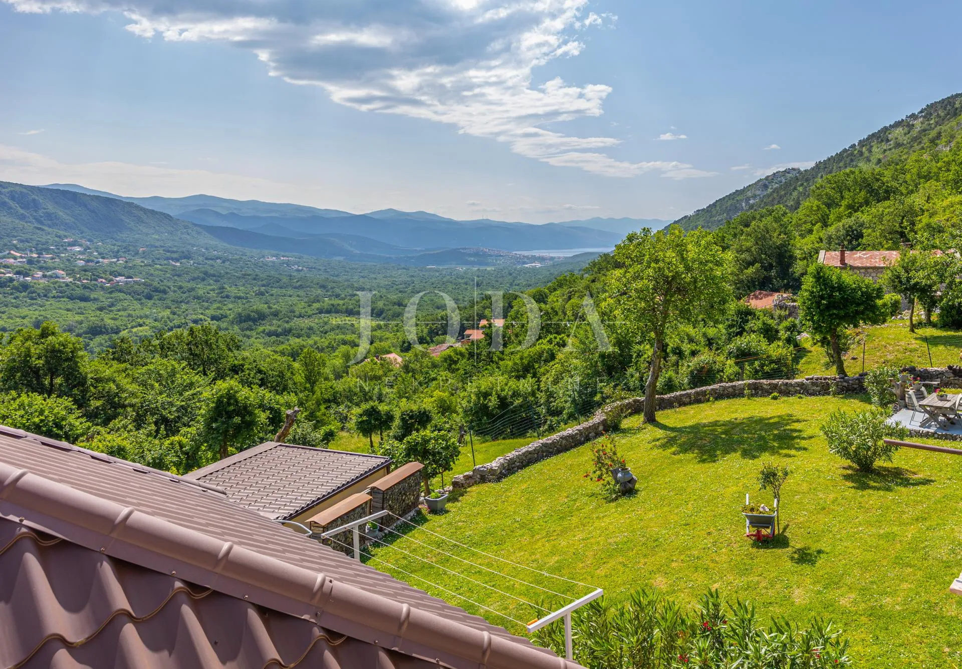 kuća sa 3000m2 zemljišta - slika 16