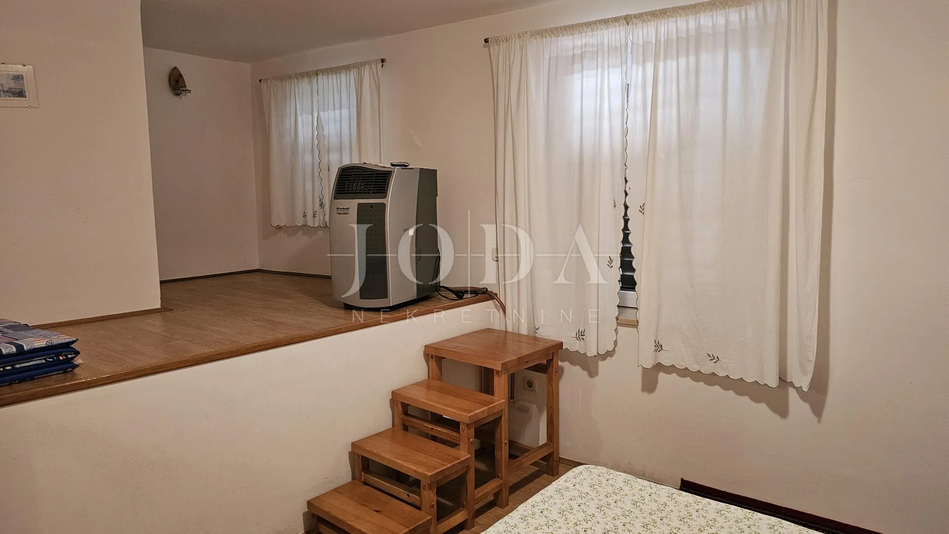 kuća u nizu sa 4 apartmana i balkonom,vrsar centar - slika 10