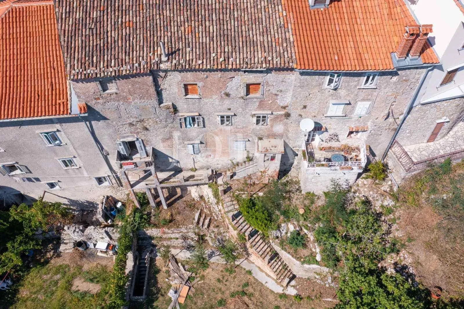 labin, kuća sa očaravajućim pogledom na more, projektom i građevinskom dozvolom za gradnju hotela - slika 7