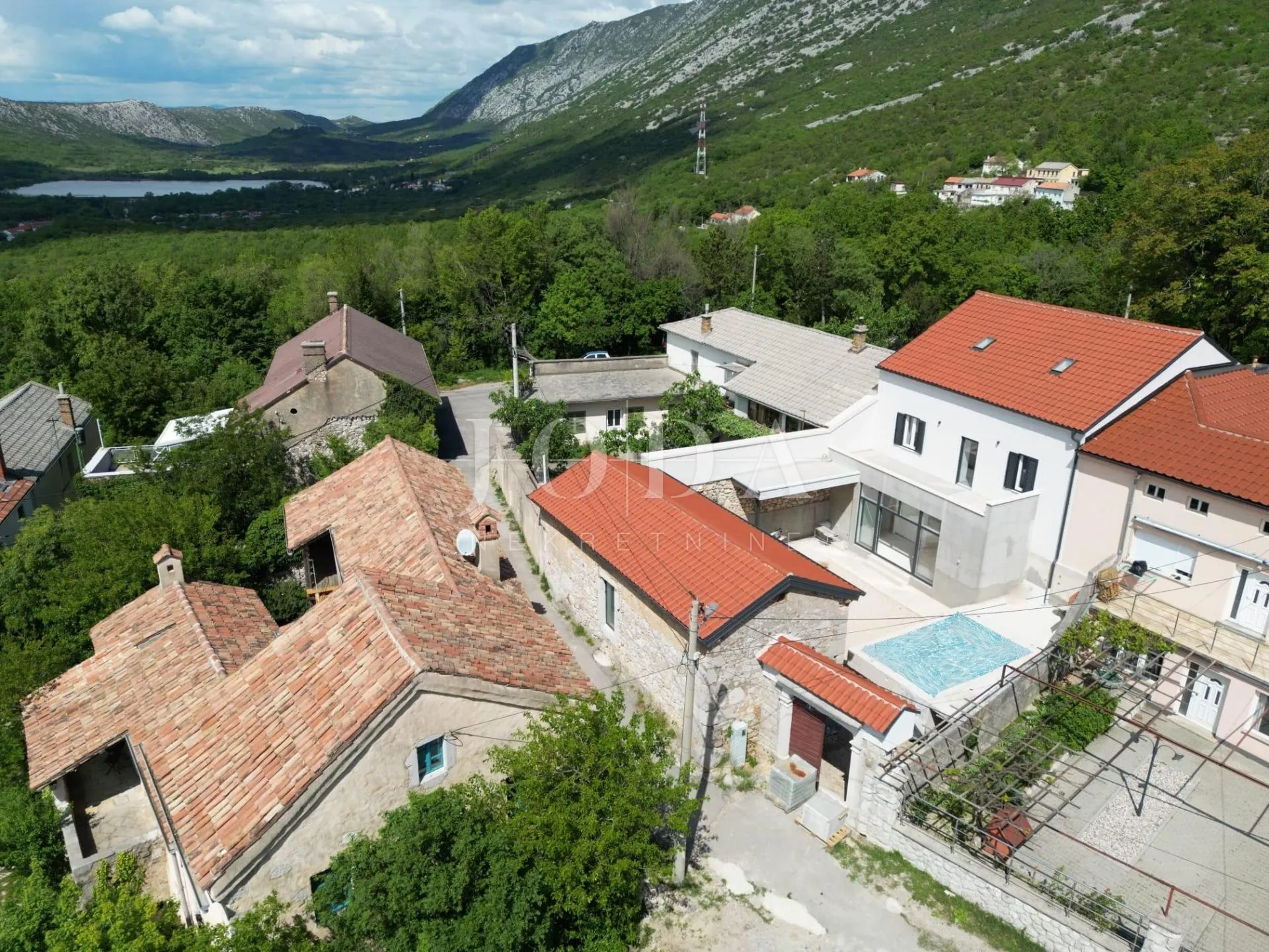 tribalj spoj modernog i autohtonog - slika 1