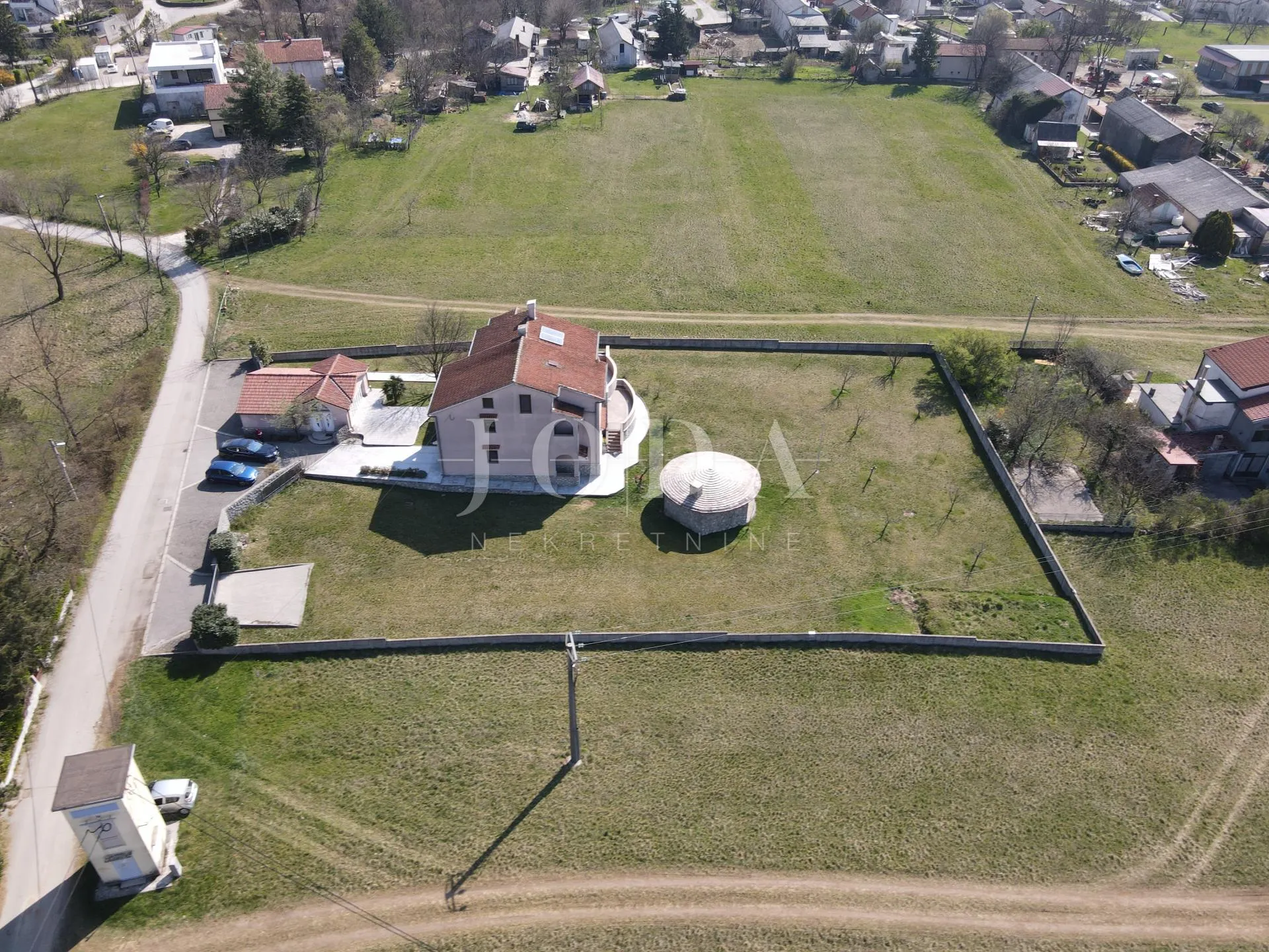 grobnik,samostojeća kuća sa poslovnim prostorom na velikoj okućnici - slika 50