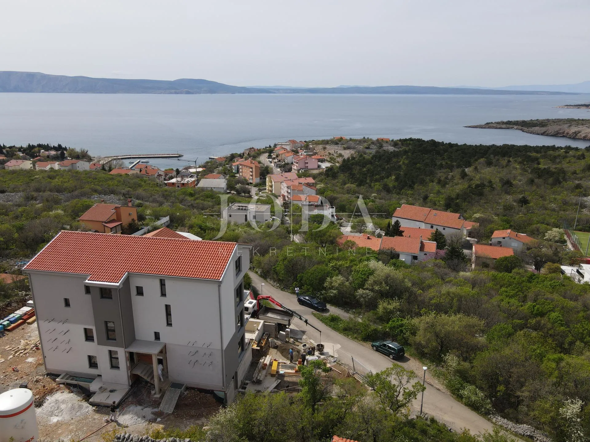 komforan stan s pogledom na more i bazenom - slika 18