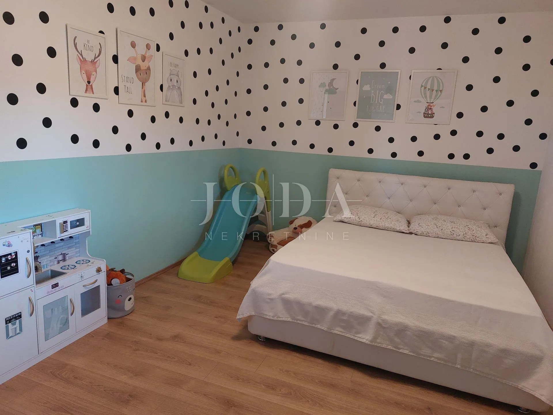 lijepa prizemnica sa prostranom okućnicom 1900m2,labin - slika 8