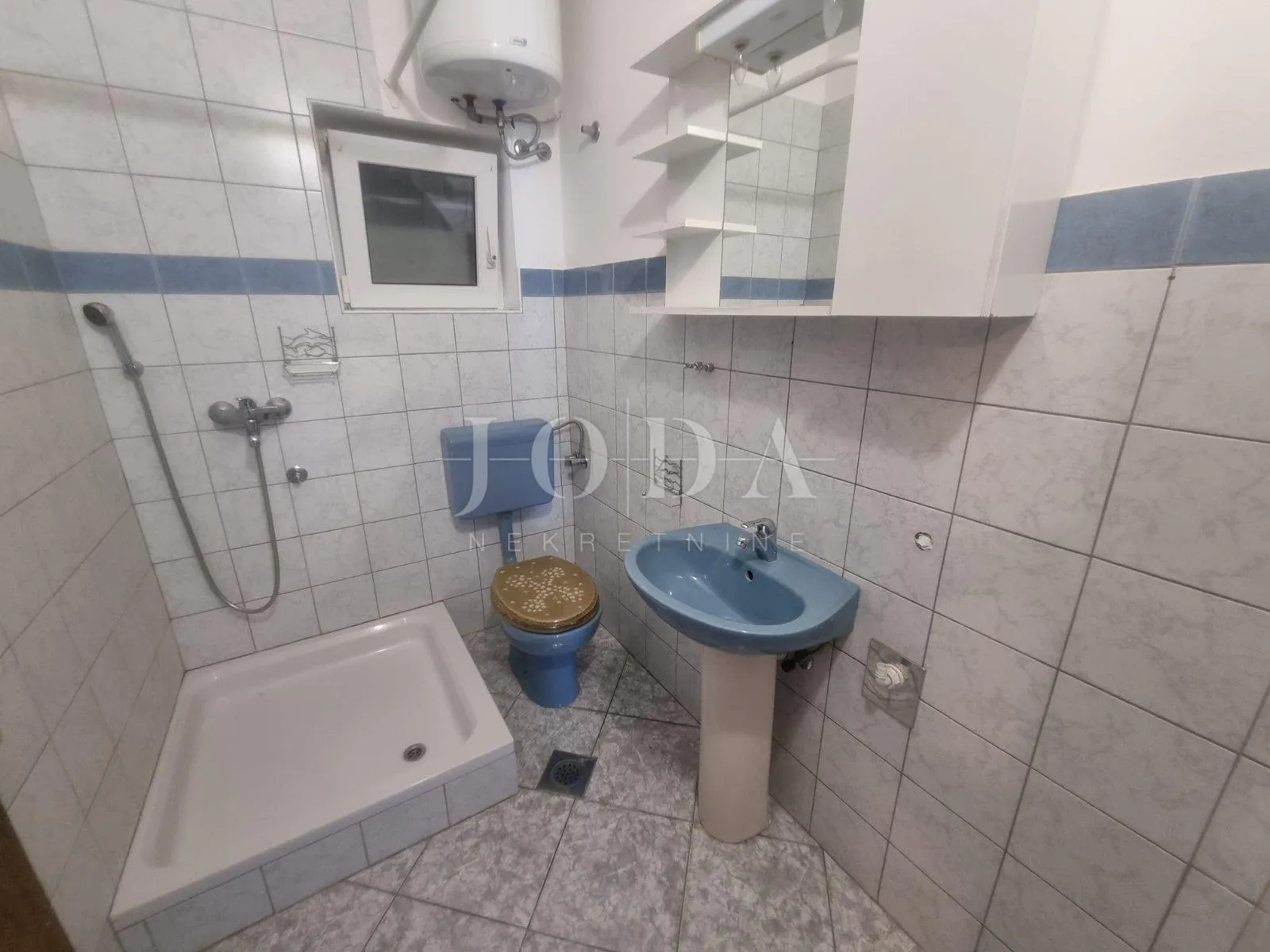 senj, kuća sa četiri stambene jedinice - slika 23
