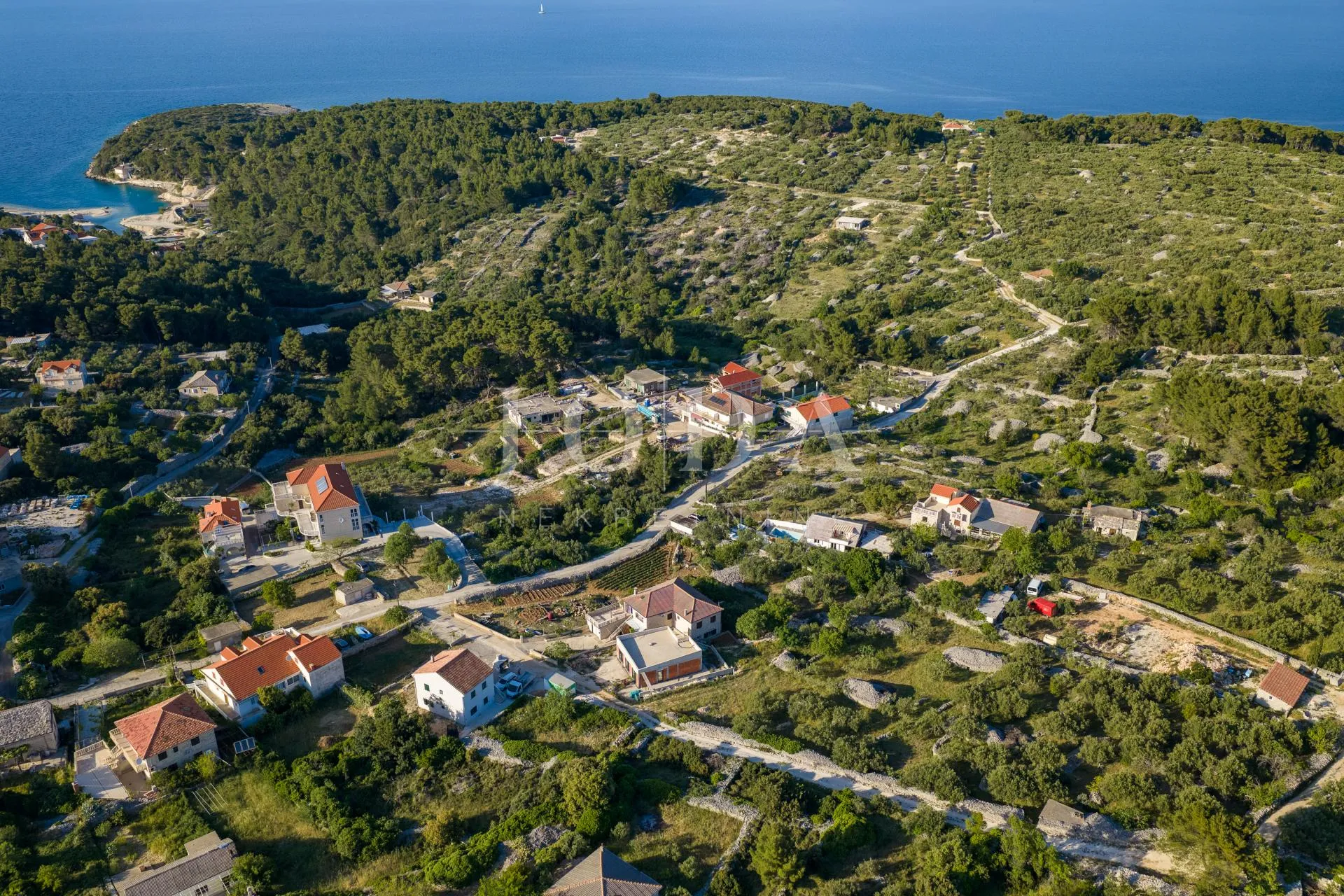 povlja, brač – zemljište s dozvolom za 4 stana - slika 6