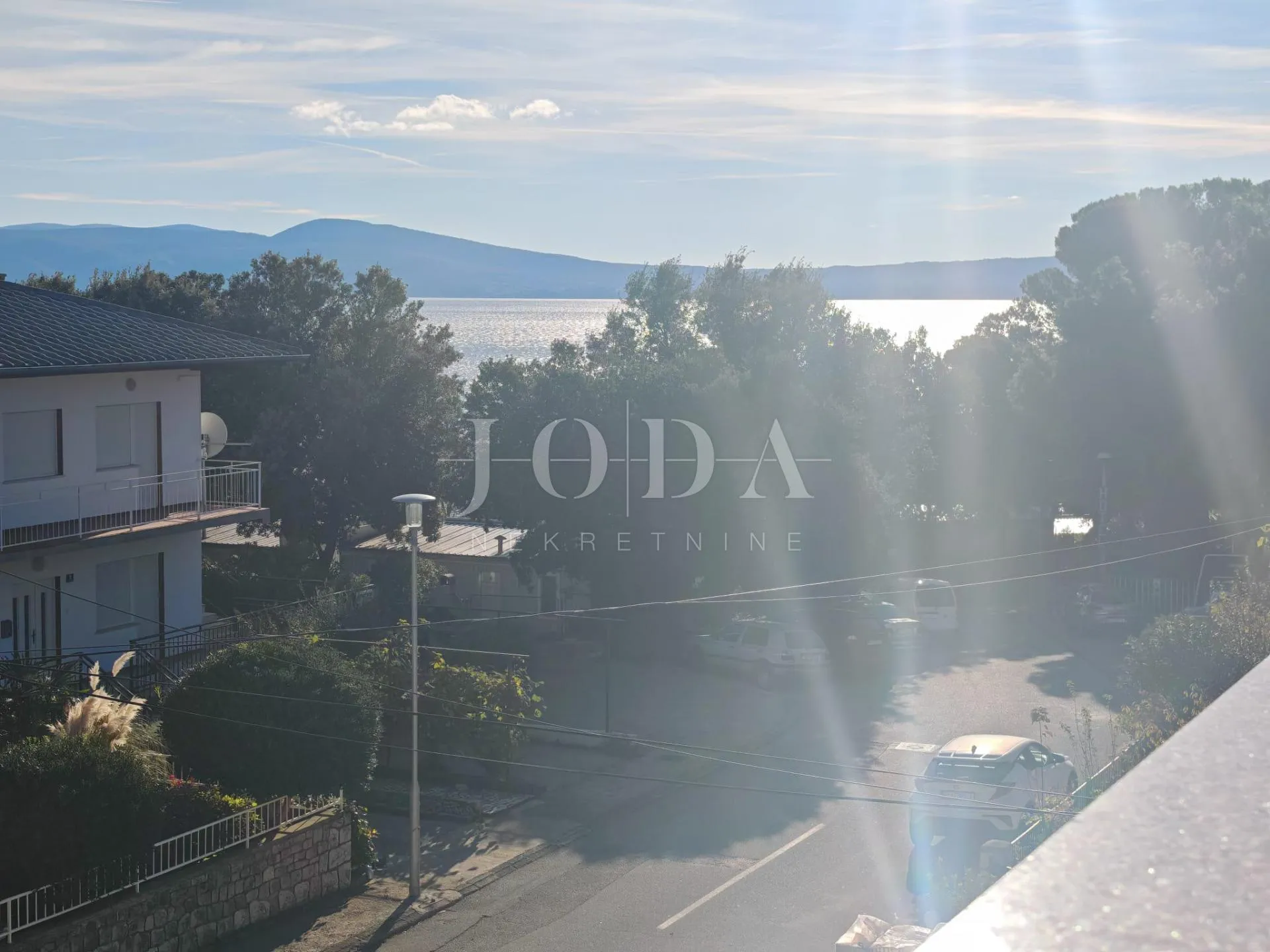 etaža sa dva stana 200m od mora - slika 9
