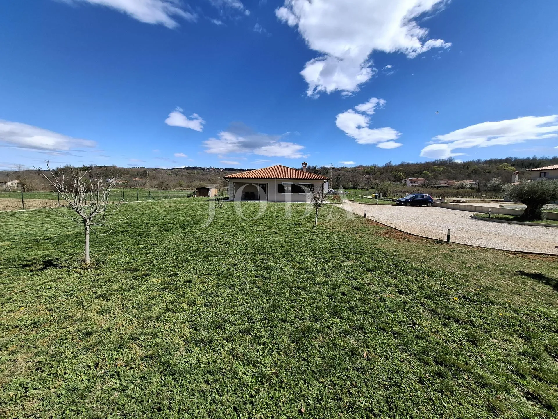 lijepa prizemnica sa prostranom okućnicom 1900m2,labin - slika 12