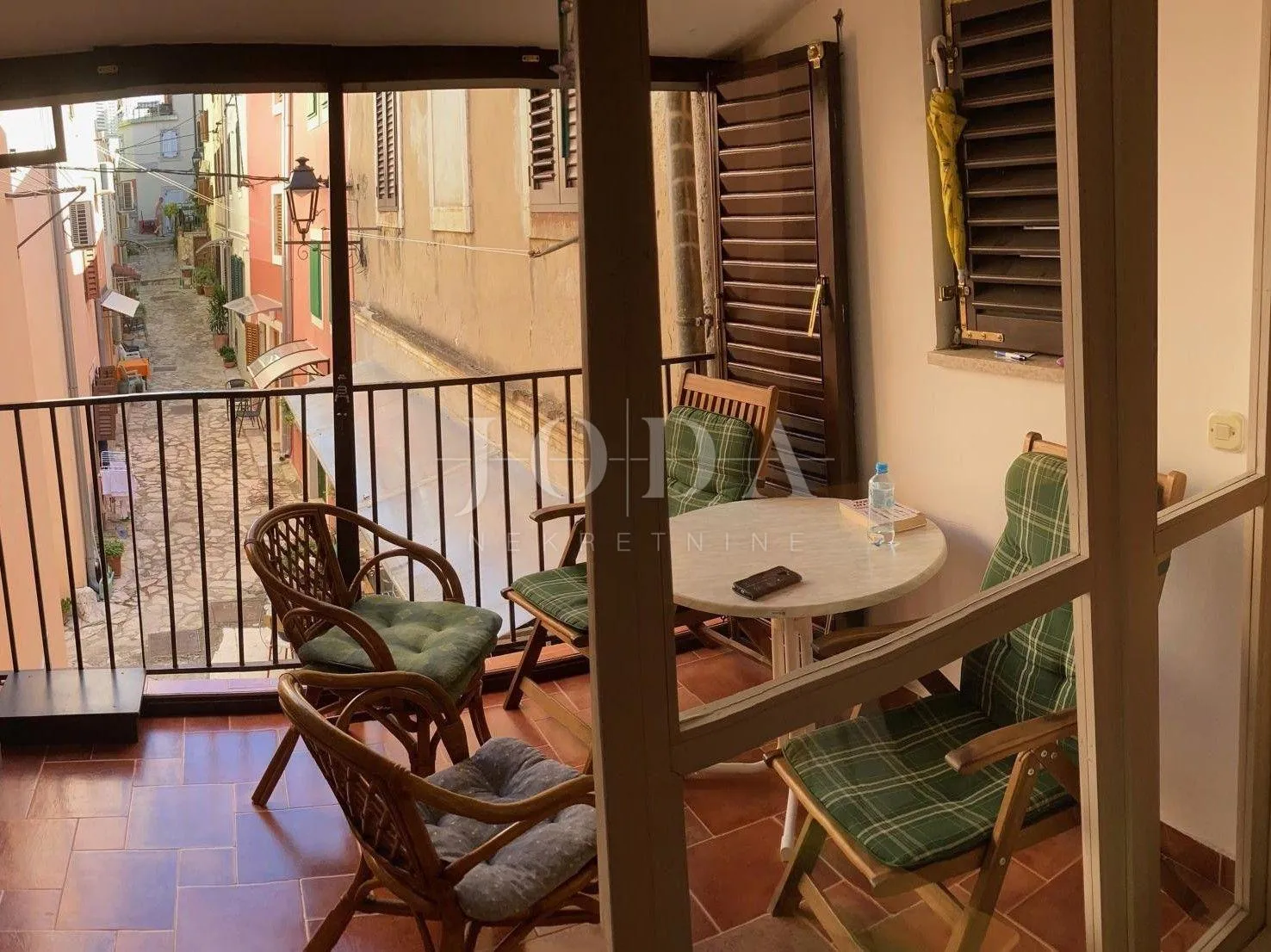 kuća u nizu sa 4 apartmana i balkonom,vrsar centar - slika 2