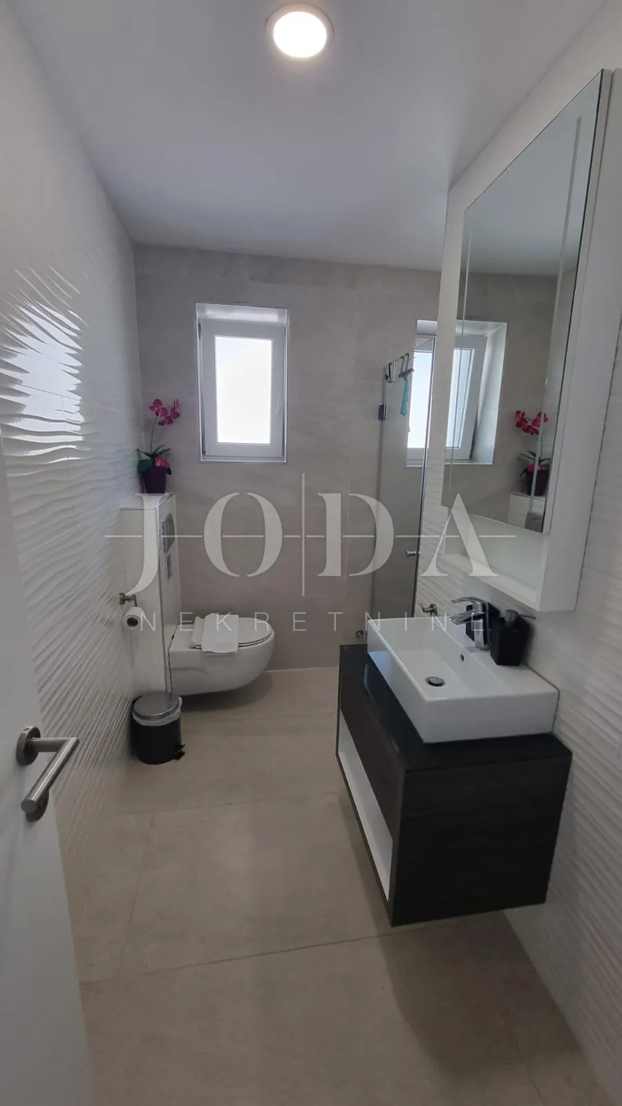 crikvenica, kuća sa osam apartmana - slika 24