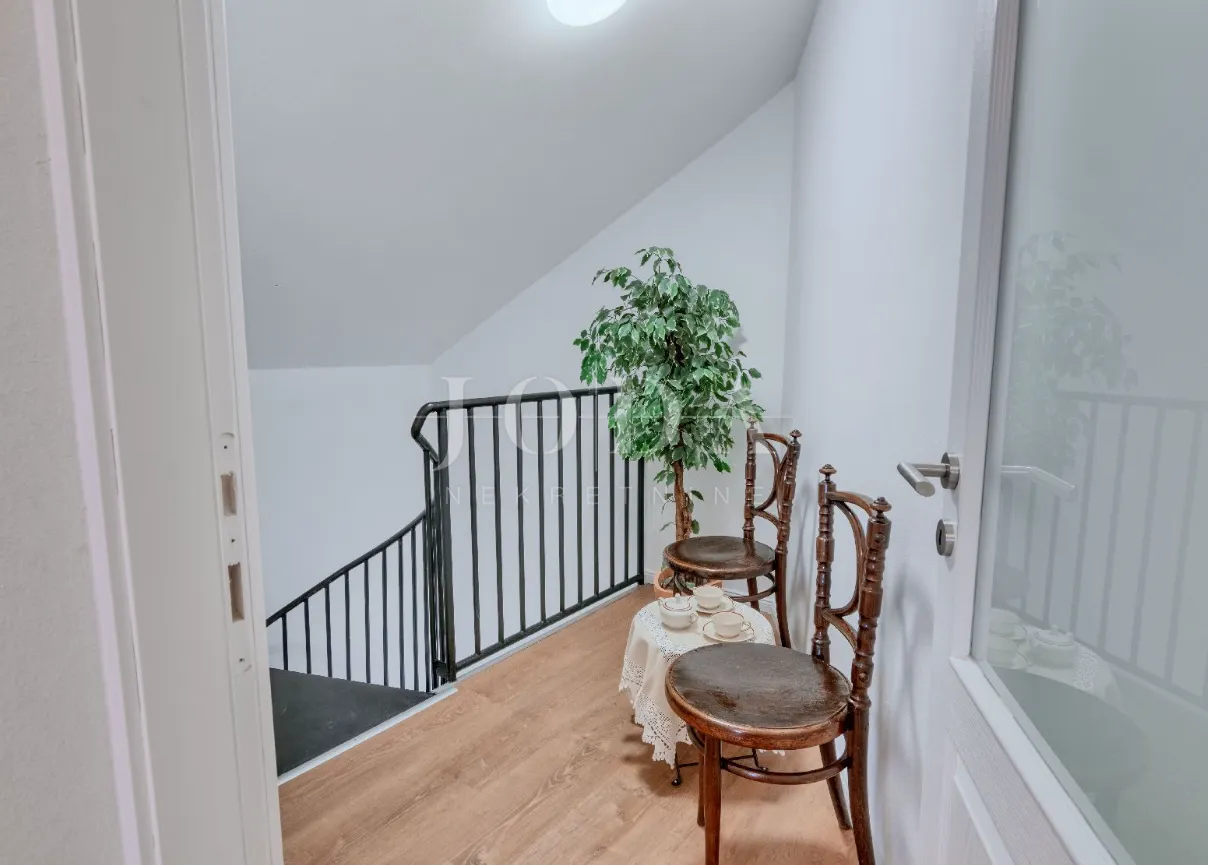 kraljevica - dvojna kuća s okućnicom 453 m², turistički uhodan - slika 15