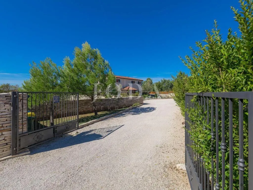 svetvinčenat, okolica, prekrasna villa sa bazenom - slika 17