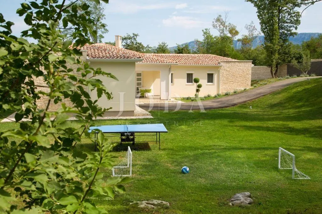 labin, okolica, moderna villa okružena prirodom - slika 8