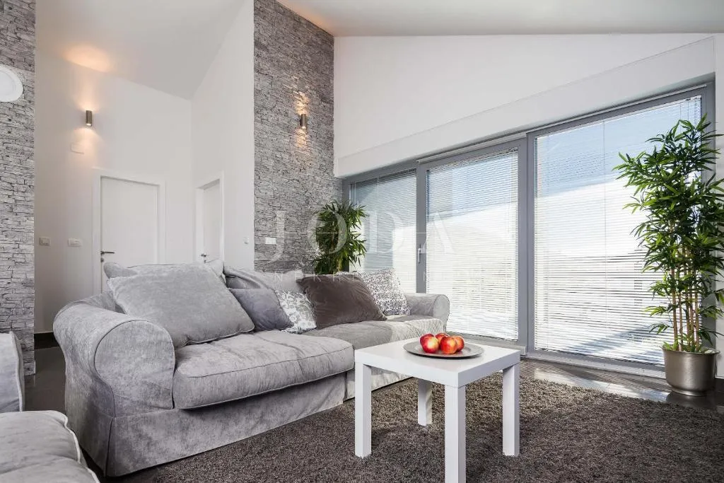 dramalj kuća sa više apartmana - slika 14