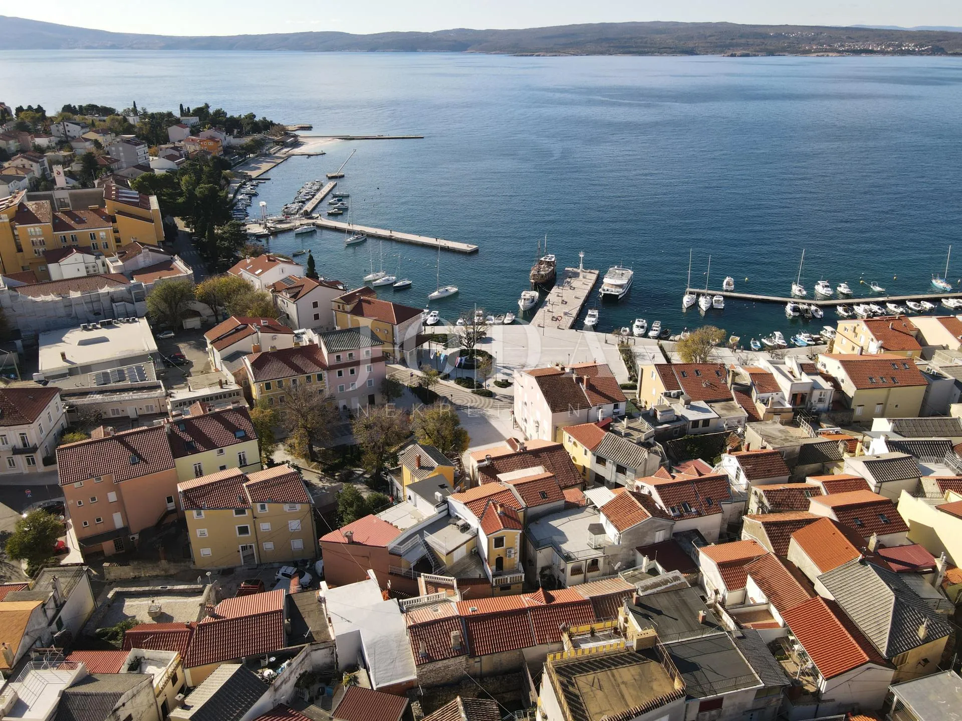 selce kuća u strogom centru - slika 5