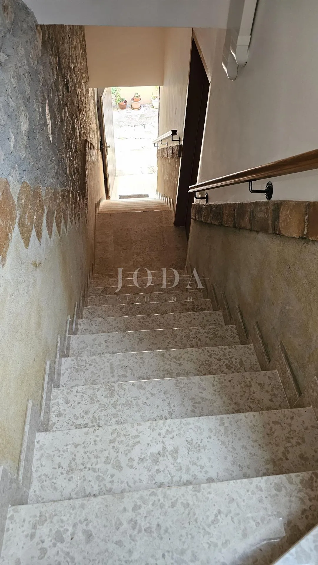 kuća u nizu sa 4 apartmana i balkonom,vrsar centar - slika 35