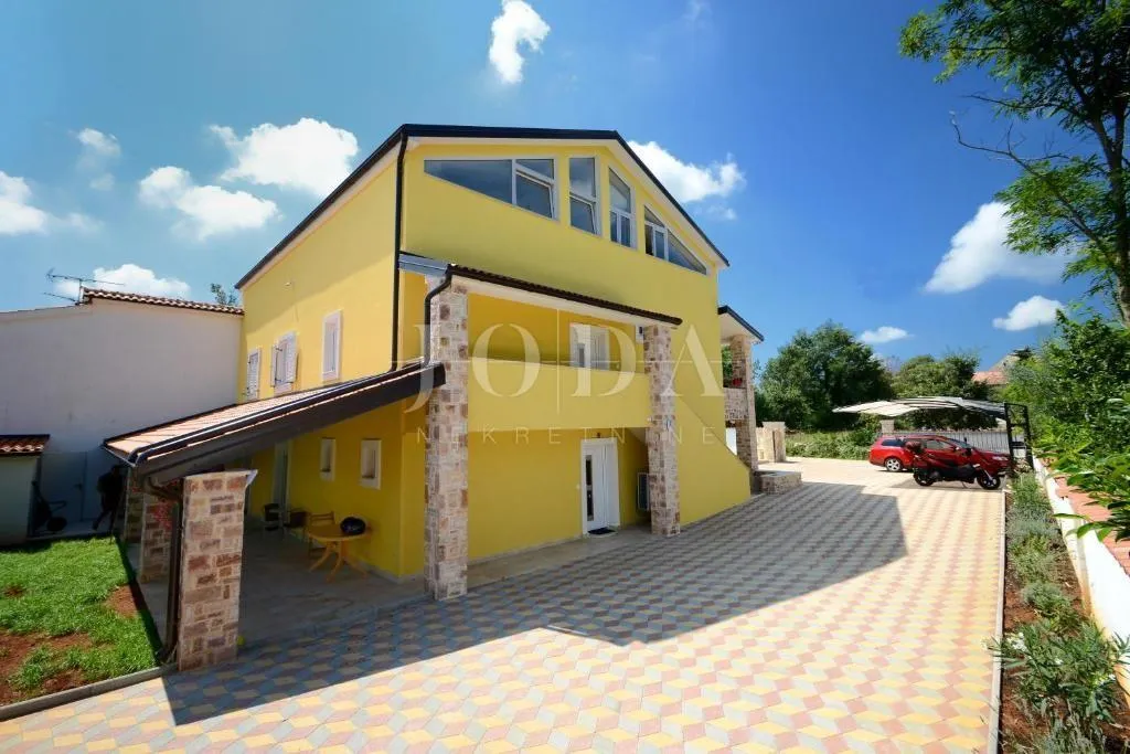 višnjan, okolica, kuća sa četiri stambene jedinice - slika 6