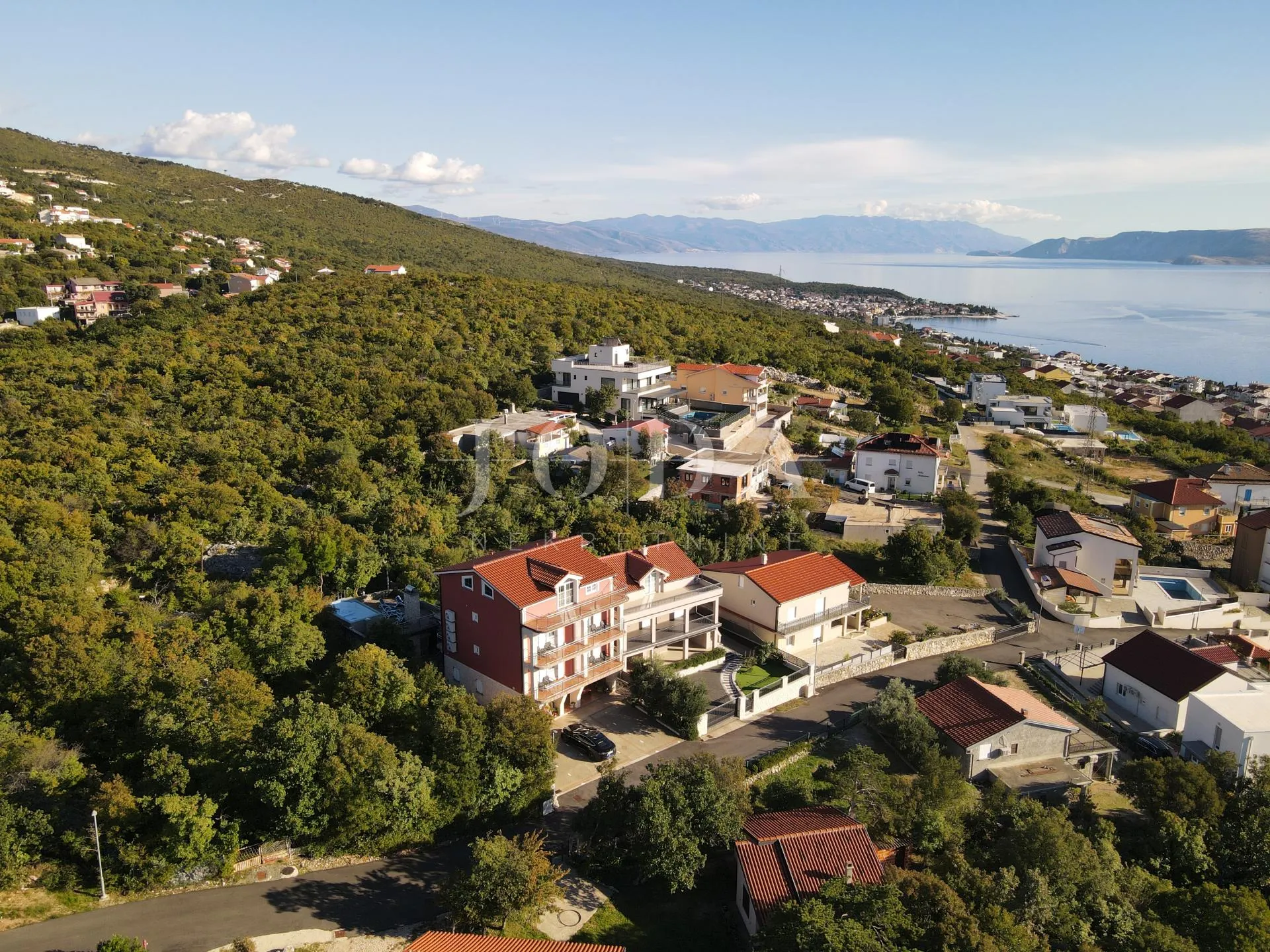 crikvenica velika etaža potpuno opremljena i namještena - slika 4