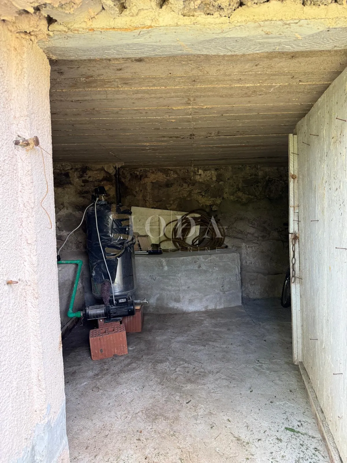 samostojeća prizemnica na mirnoj lokaciji s dodatnim objektom od 20 m² - slika 22