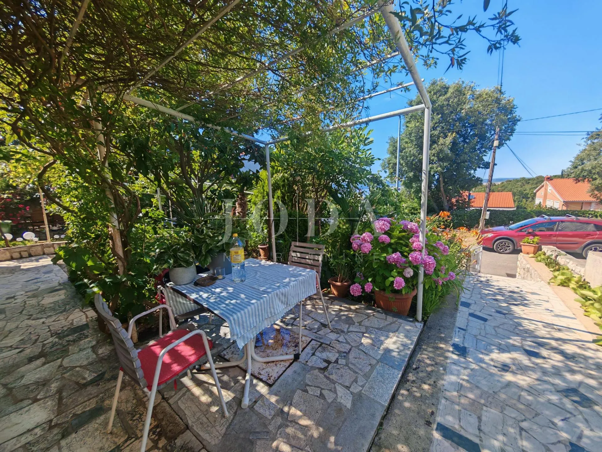 kuća 2. red od mora sa 4 apartmana - slika 11