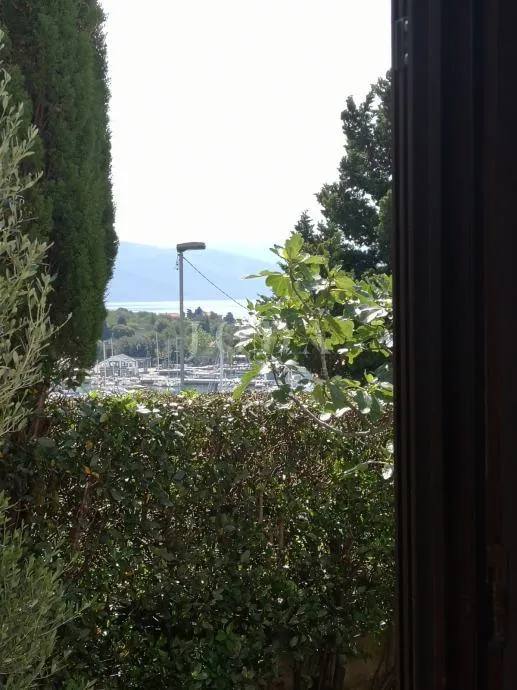 novi vinodolski, etaža sa dvije stambene jedinice i okućnicom - slika 2