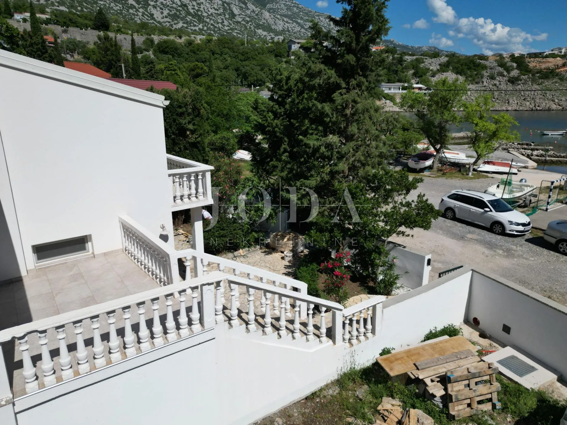 cesarica kuća prvi red do mora - slika 30