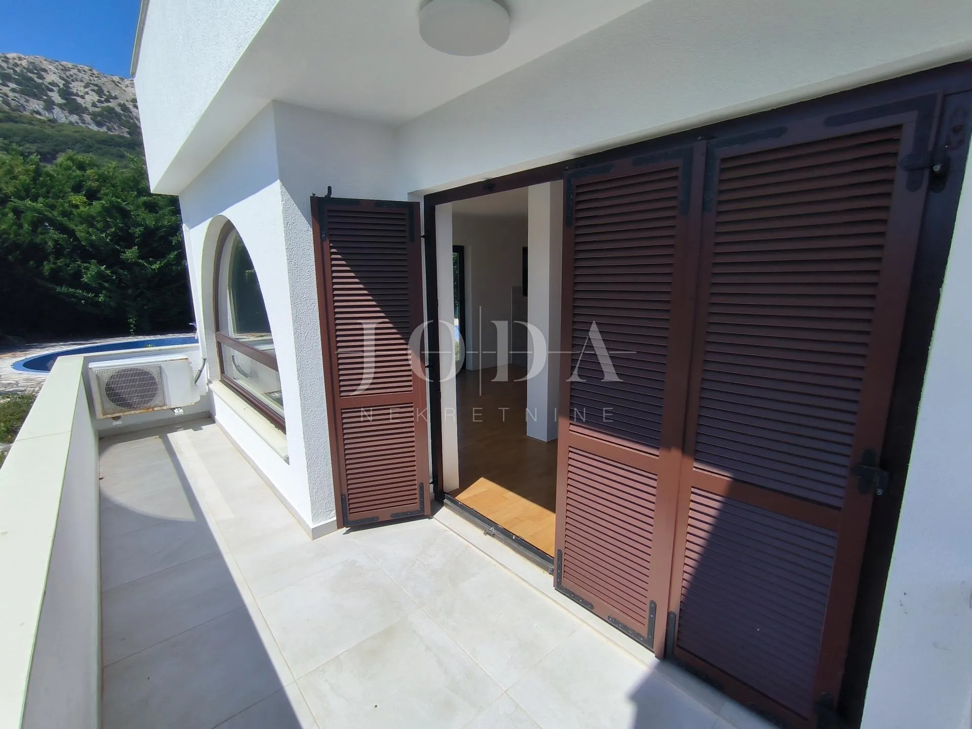 apartman sa bazenom - slika 23