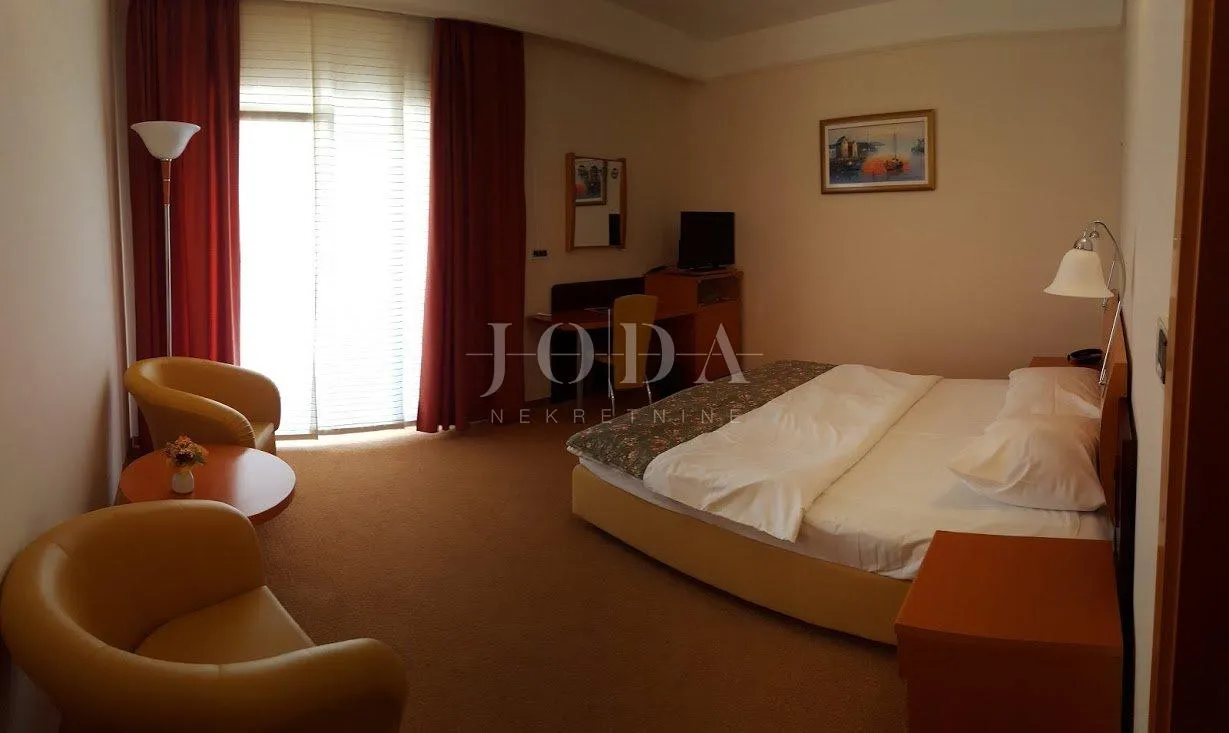 hotel na prodaju prvi red do mora - slika 30