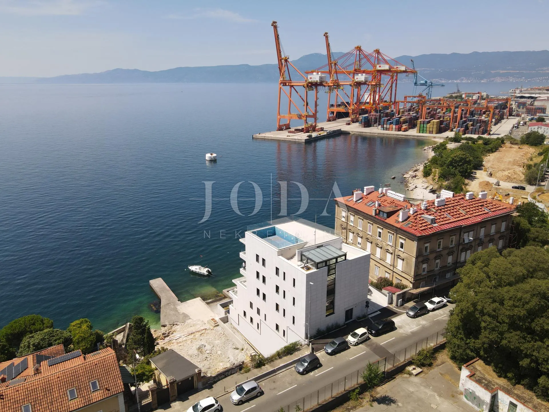 rijeka – pećine | luksuzan stan na 1. katu, prvi red do mora - slika 15