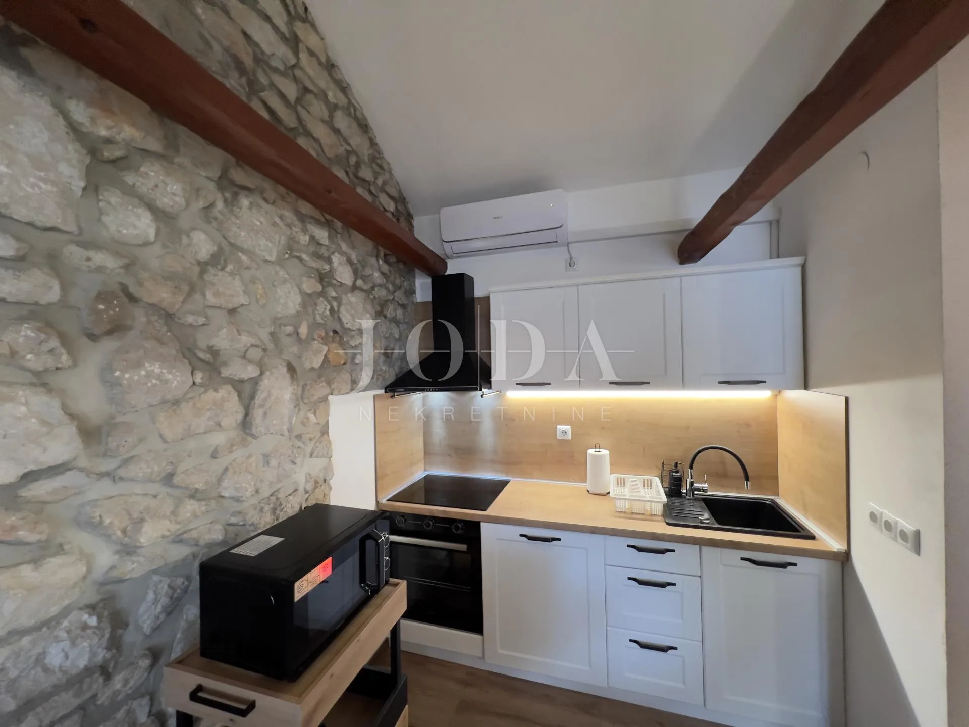 uređeni apartman u centru crikvenice - slika 5