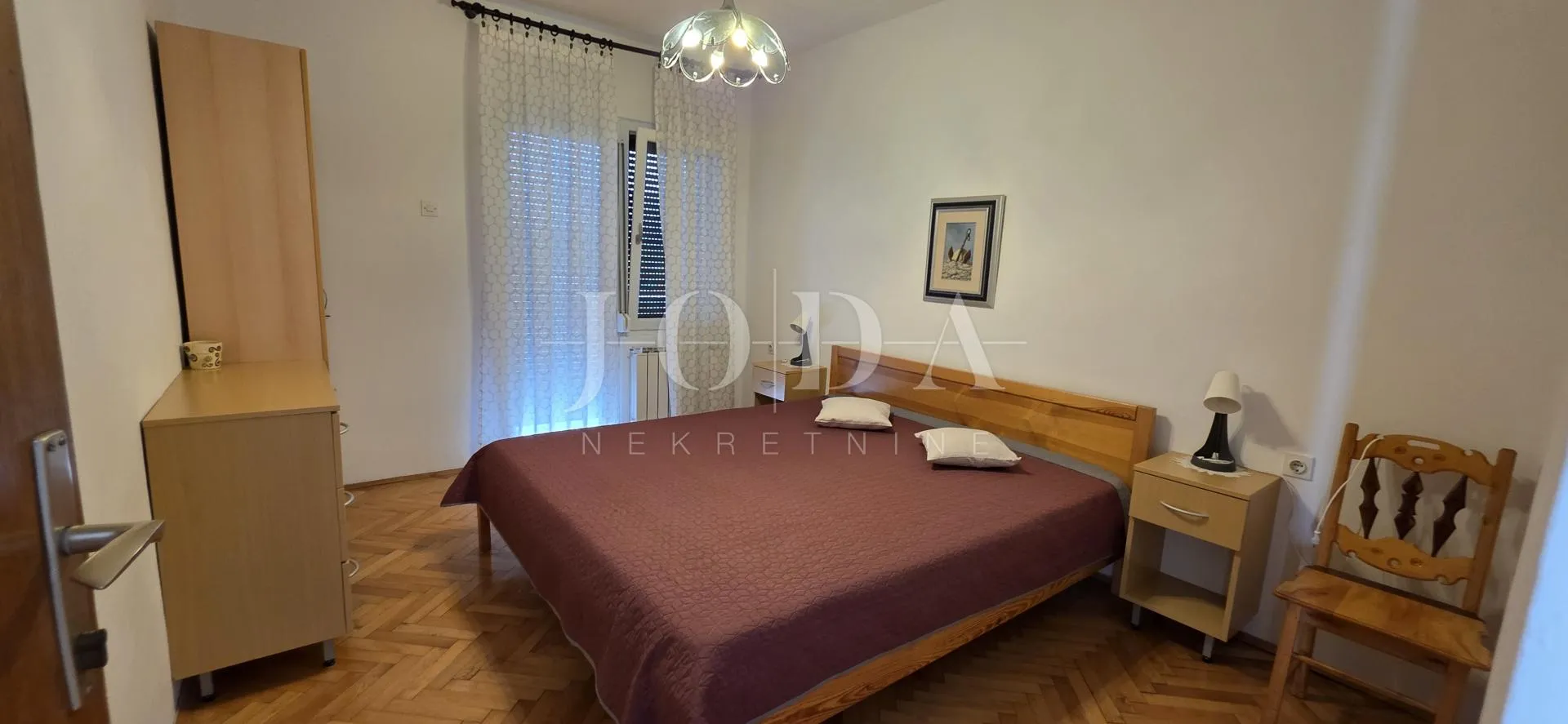 kuća s pogledom na more i dvjema garažama – klenovica - slika 22