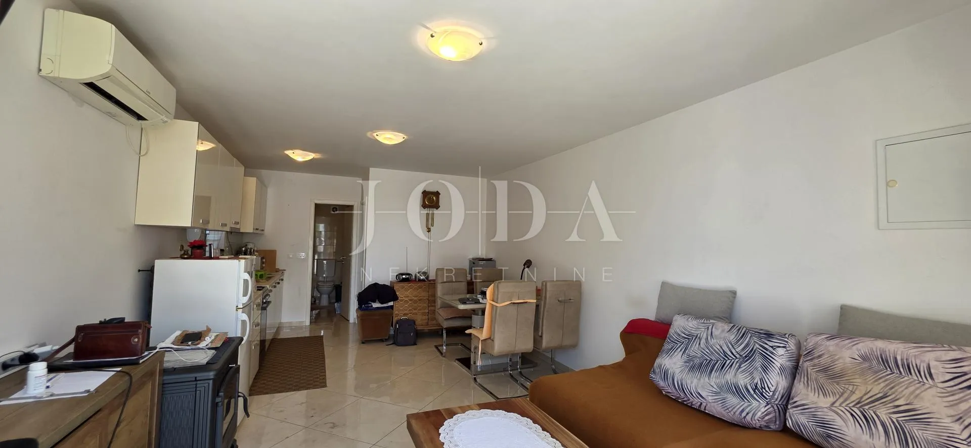 prizemni apartman s okućnicom i 2 parkirna mjesta - slika 2