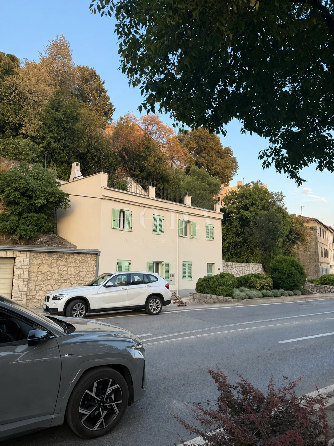 kuća s dva stana, velikom terasom i jacuzzijem – novi vinodolski - slika 3