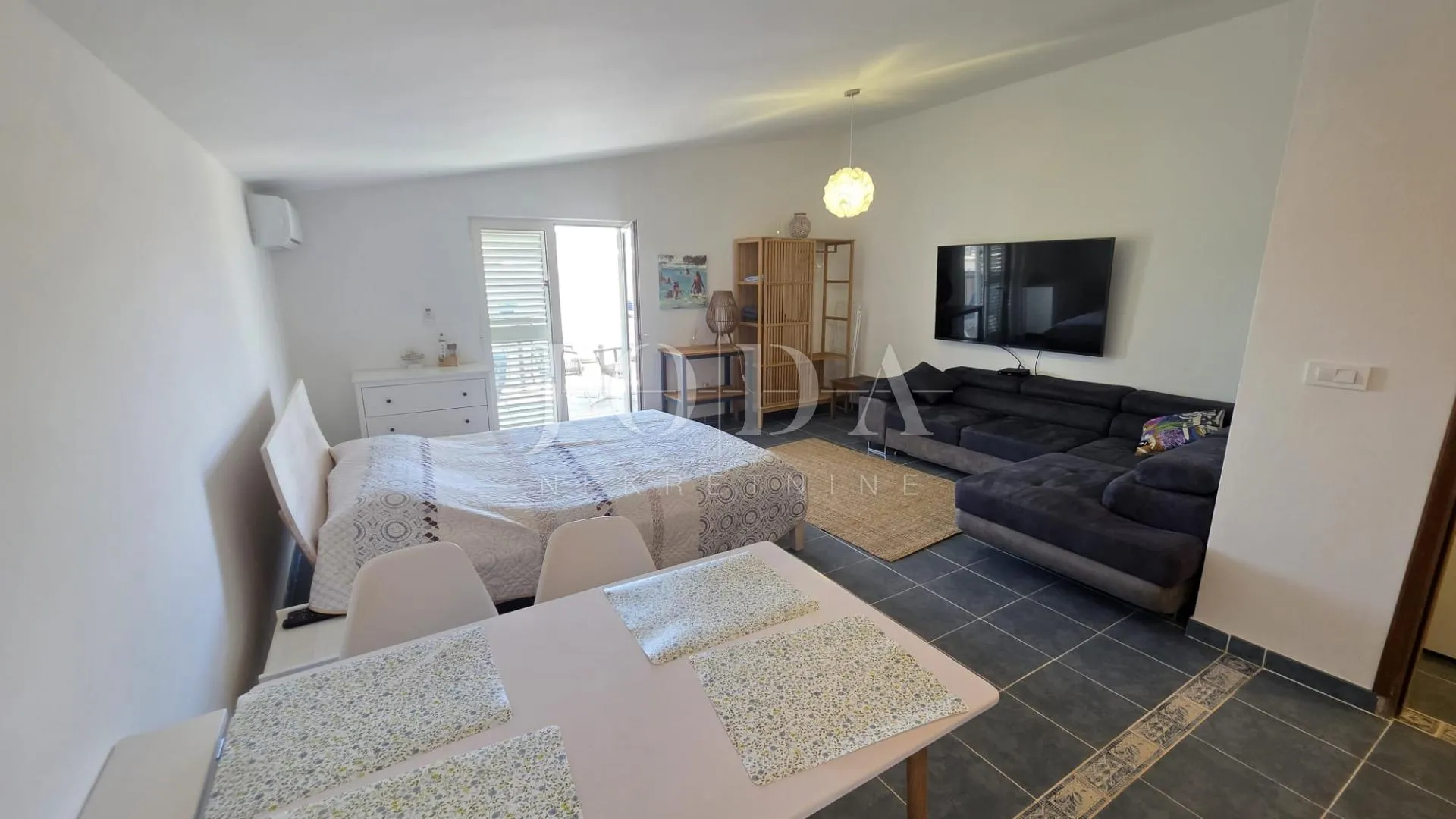 cesarica kuća sa 6 apartmana 1.red do mora - slika 29