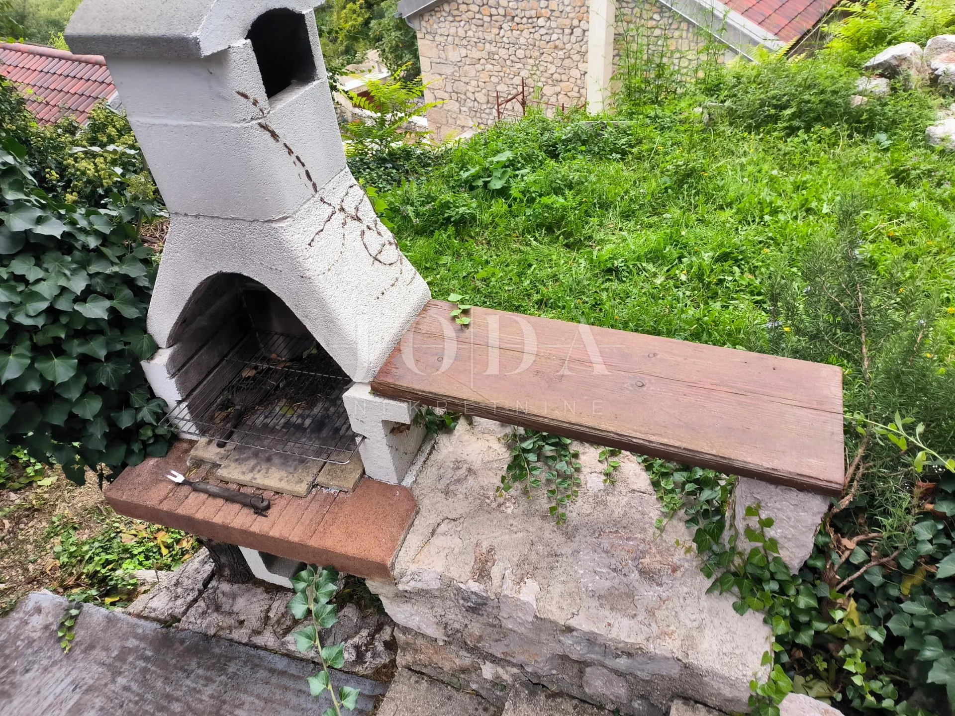 kuća sa dva adaptirana apartmana - slika 7