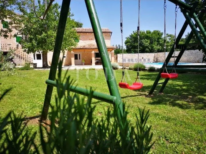 prekrasna kamena kuća sa bazenom,žminj okolica - slika 2