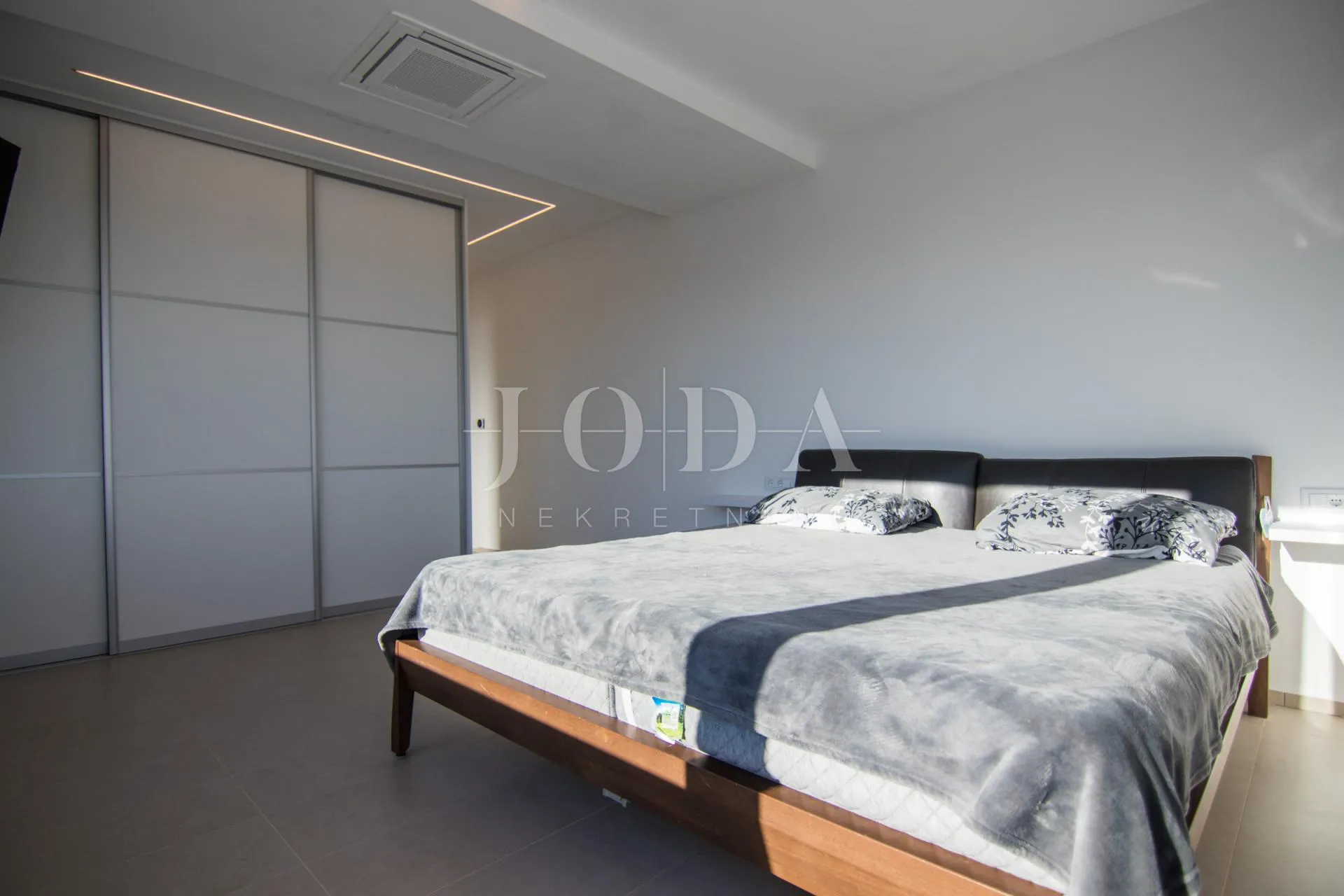krk, moderna villa sa bazenom - slika 17