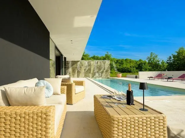 grožnjan, zadivljujuća luksuzna dizajnerska villa - slika 24