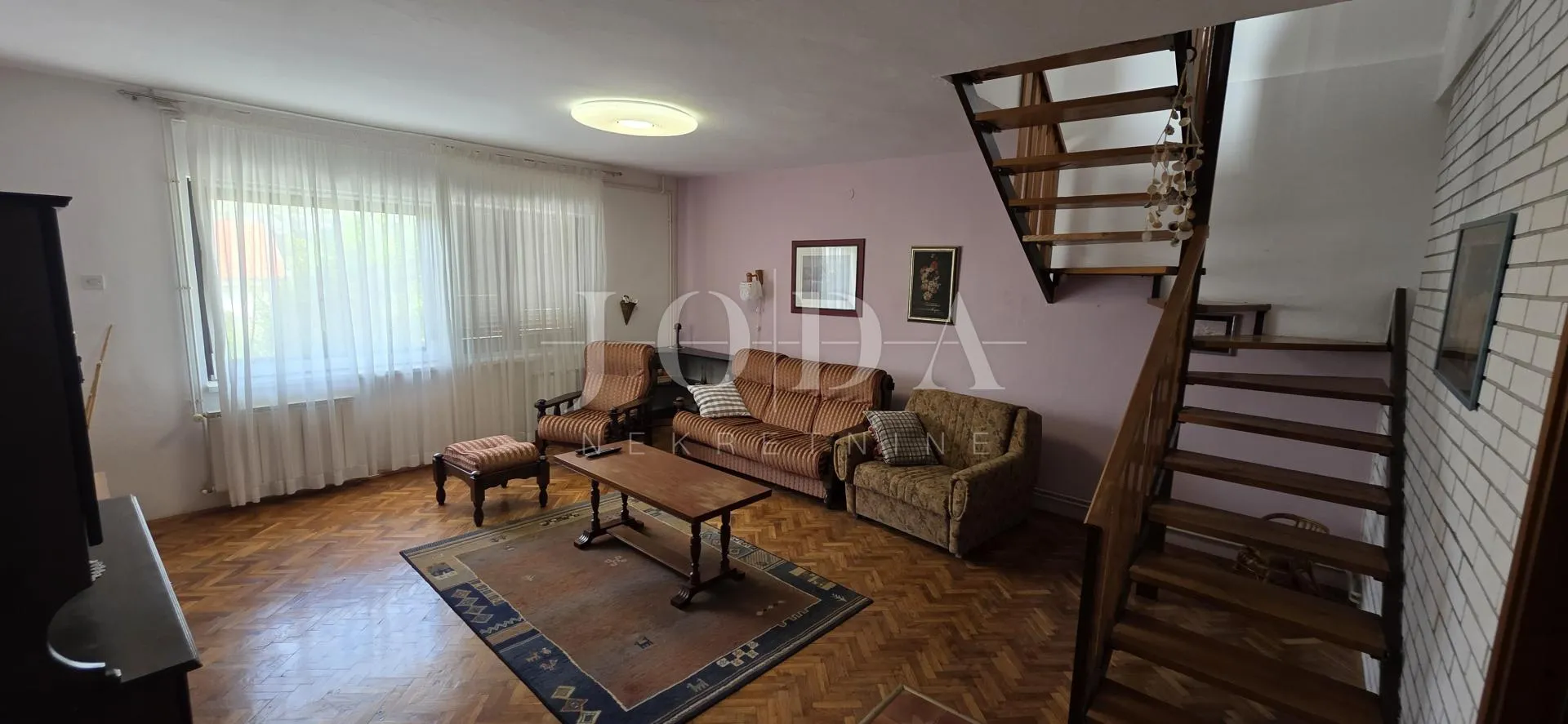kuća s pogledom na more i dvjema garažama – klenovica - slika 16