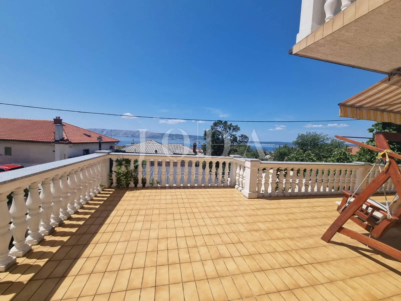 novi vinodolski, kuća sa tri stana i prekrasnim pogledom na more - slika 2