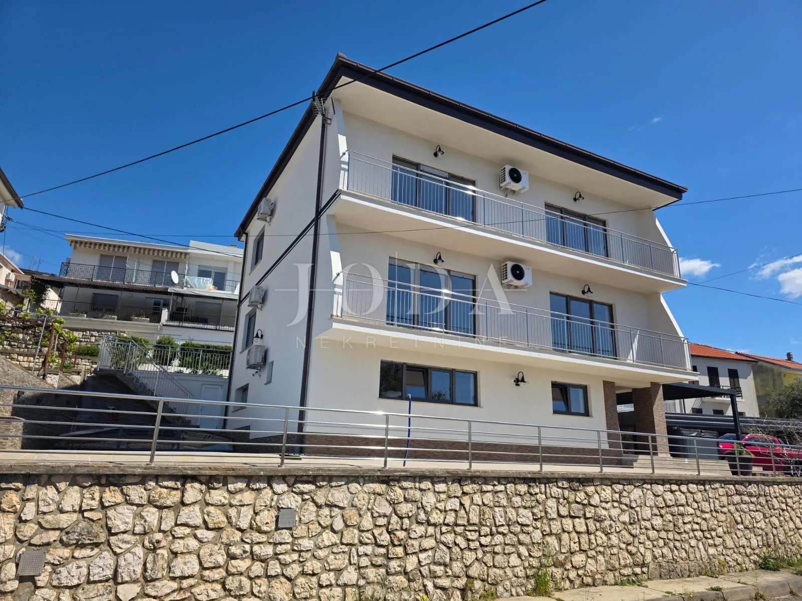 Crikvenica- Kuća sa više apartmana u blizini centra